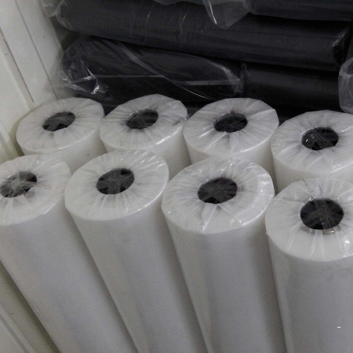 Rollo negro de plastico